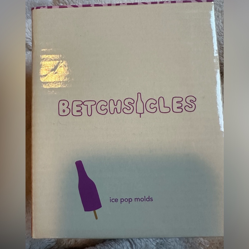 New in Box!‎  Still sealed. Champagne shaped popsicle molds